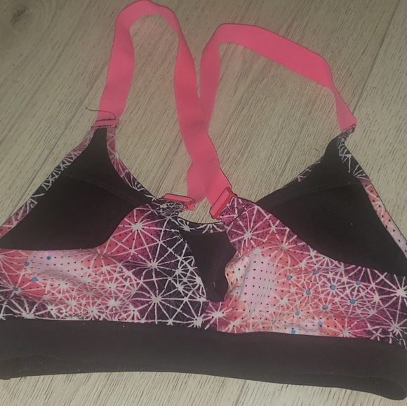 Bras - Picture 7 of 9